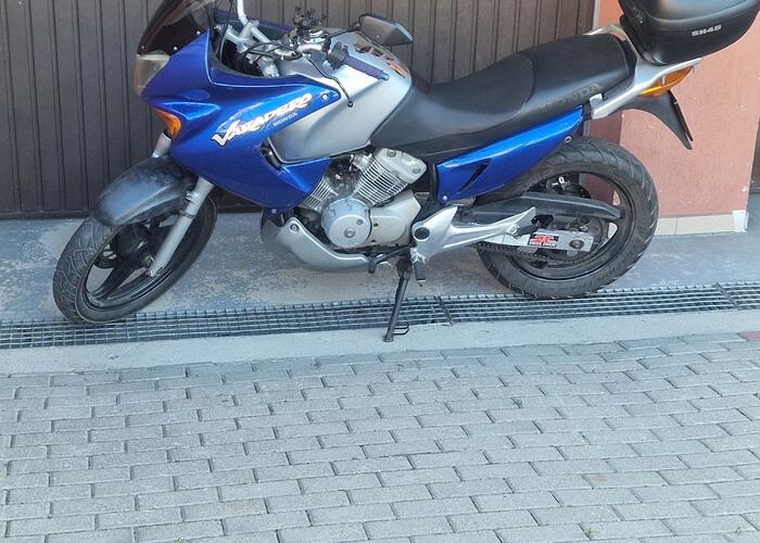 Grajewo ogłoszenia: Honda Varadero 125,2001 r,65tys nalotu. Więcej priv.